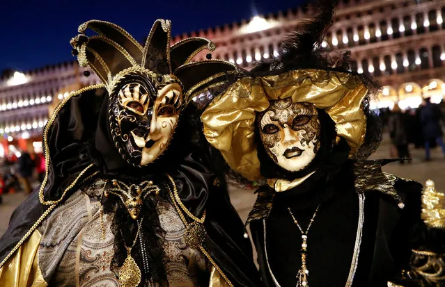 Masked revellers pose during the Venice Carnival in Venice, Italy February 18, 2017. (Photo by Fabrizio Bensch/Reuters)