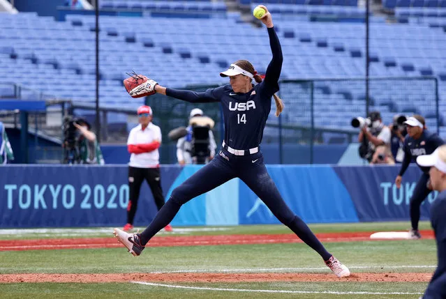 Pitcher Monica Abbott #14 of Team United States pitches against Team Japan in the seventh inning during softball opening round on day three of the Tokyo 2020 Olympic Games at Yokohama Baseball Stadium on July 26, 2021 in Yokohama, Kanagawa, Japan. (Photo by Yuichi Masuda/Getty Images)