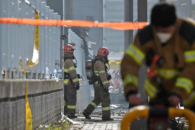 Firefighters walk at the scene of a fire at a lithium battery factory owned by South Korean battery maker Aricell in Hwaseong on June 24, 2024. Around 20 bodies have been found at a South Korean lithium battery factory after a massive blaze on June 24, the Yonhap news agency said, with firefighters saying they were still searching the building. (Photo by Anthony Wallace/AFP Photo)