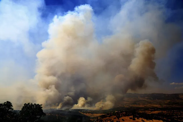 A picture made available on 19 August show a smoke rising during armed clashes between Turksih soldiers and PKK militants at Lice district in Diyarbakir on 18 August 2015. Four Turkish soldiers deid during clashes reports Turkish media. A ceasefire between the government and PKK collapsed in July 2015, after holding for more than two years. Most PKK attacks since have focused on security forces. (Photo by EPA/Stringer)