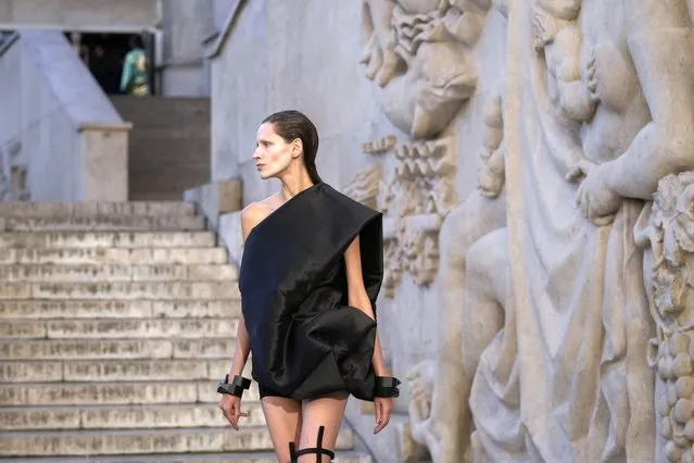 A model wears a creation for the Rick Owens ready-to-wear Spring/Summer 2023 fashion collection presented Thursday, September 29, 2022 in Paris. (Photo by Francois Mori/AP Photo)
