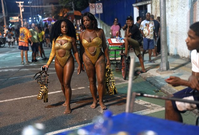 Paraiso do Tuiuti samba school dancers carry their high heels to rehearsal where they will practice for upcoming Carnival parades in Rio de Janeiro, Brazil, Monday, January 15, 2024. (Photo by Silvia Izquierdo/AP Photo)