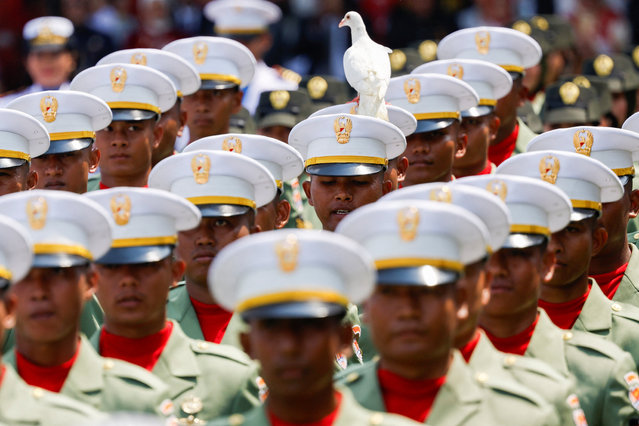 A pigeon sits on the cap of an Indonesian military personnel during a ceremony marking the country's 80th Independence Day, at the Presidential Palace in Jakarta, Indonesia, on August 17, 2025. (Photo by Ajeng Dinar Ulfiana/Reuters)