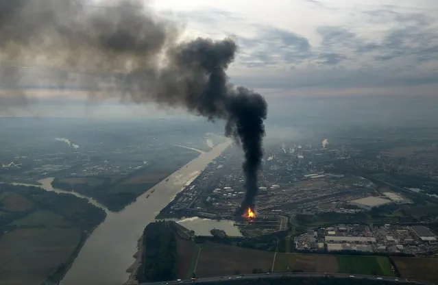 A long column of smoke rises from the Chemical plant of the BASF site in Ludwigshafen, western Germany on October 17, 2016. One person was killed and at least six others were missing after an explosion Monday at a chemical plant at BASF's headquarters in western Germany, the firm said, advising local residents to stay indoors. (Photo by Ulli Ziegenfuss/AFP Photo/DPA)