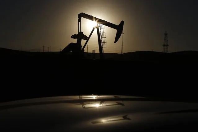 A pump jack is seen at sunrise near Bakersfield, California in this October 14, 2014 file photo.  Oil prices fell on Tuesday, with Brent mired near a 5-1/2 year low close to $60 per barrel, as Chinese factory activity slowed for the first time in seven months and stumbling emerging market currencies dented demand expectations. (Photo by Lucy Nicholson/Reuters)