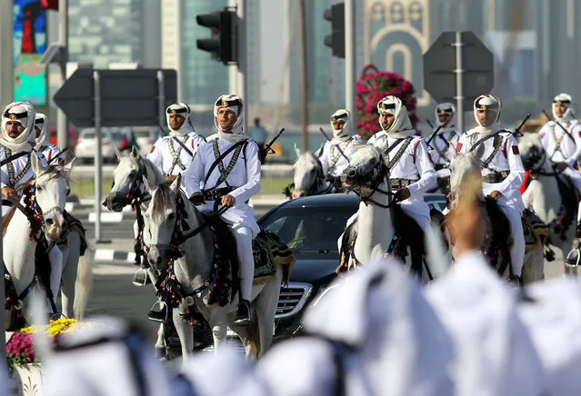 Qatari royal guards ride horses during a welcoming ceremony for Saudi King Salman at the Royal Court on Doha Corniche, Qatar December 5, 2016. (Photo by Naseem Zeitoon/Reuters)