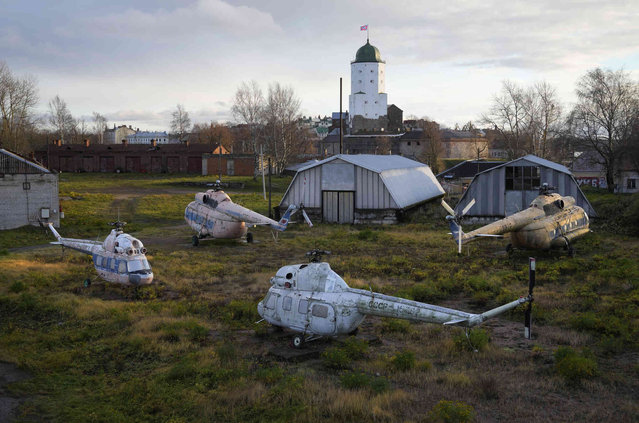 Old malfunctioning Mi-2 and Mi-8 helicopters of the Soviet era stand on the territory of an aviation school near the Vyborg Castle in the city of Vyborg, 150 km (93 miles) north-west of St. Petersburg, Russia, Saturday, November 6, 2021. (Photo by Dmitri Lovetsky/AP Photo)