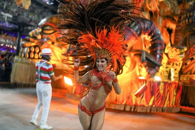 A reveller from Grande Rio samba school performs during the second night of the Carnival parade at the Sambadrome in Rio de Janeiro, Brazil, April 23, 2022. (Photo by Pilar Olivares/Reuters)