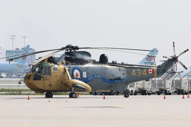 A CH124 Sea King Helicopter sits on the tarmac during media day for the Canadian International Air Show at Pearson Airport in Toronto, Ontario, September 3, 2015. (Photo by Louis Nastro/Reuters)