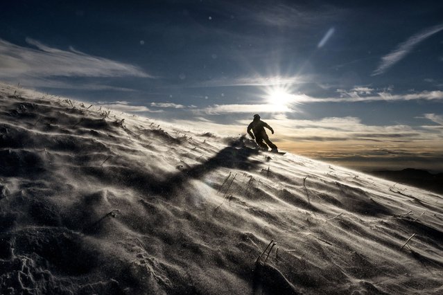 Afghan political refugee and snowboarder Nizar rides a slope in Viuz-la-Chiesaz, near the Semnoz resort, in the French Prealps' Bauges Mountains, on January 29, 2025. (Photo by Jeff Pachoud/AFP Photo)