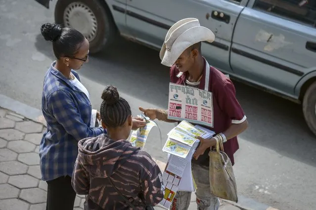 A vendor sells mobile phone credit scratch cards and lottery tickets on a street in Addis Ababa, Ethiopia Thursday, November 3, 2022. Ethiopia's warring sides agreed Wednesday to a permanent cessation of hostilities in a conflict believed to have killed hundreds of thousands, but enormous challenges lie ahead, including getting all parties to lay down arms or withdraw. (Photo by AP Photo/Stringer)