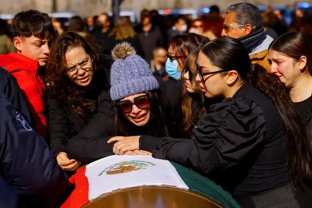 Family members of prison guard killed during a riot at the Cereso 3 prison react over the coffin during a tribute to pay homage to the prison guards killed and to the police officers from the State Investigation Agency killed during the search for the fugitives, in Ciudad Juarez, Mexico on January 4, 2023. (Photo by Jose Luis Gonzalez/Reuters)