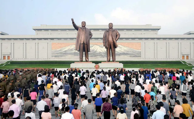 Service personnel and civilians lay floral baskets, bouquets and flowers before the statues of President Kim Il Sung and leader Kim Jong Il on the 68th founding anniversary of the DPRK in this undated photo released by North Korea's Korean Central News Agency (KCNA) September 9, 2016. (Photo by Reuters/KCNA)