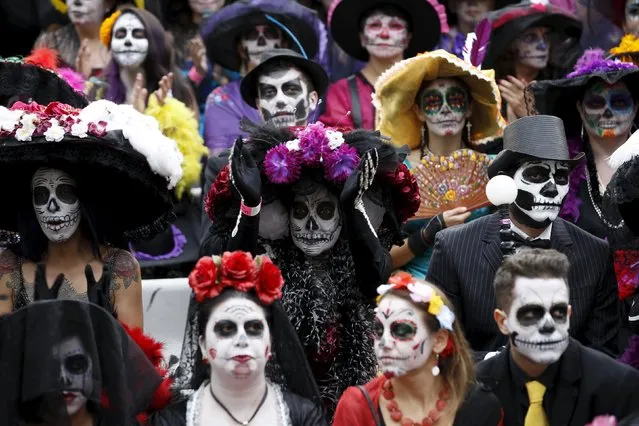 People with their faces painted to look like the popular Mexican figure called "Catrina" take part in the annual Catrina Fest in Mexico City November 1, 2015. (Photo by Carlos Jasso/Reuters)