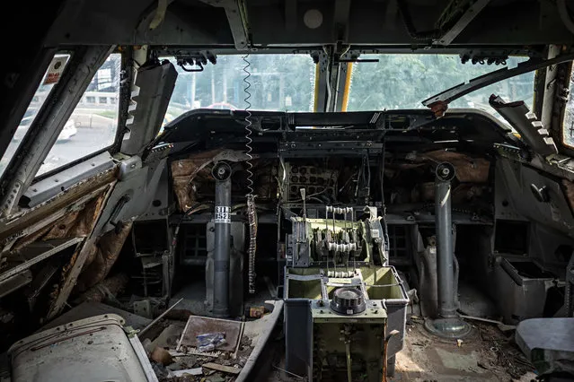 An empty cockpit. (Photo by Lauren DeCicca/The Guardian)