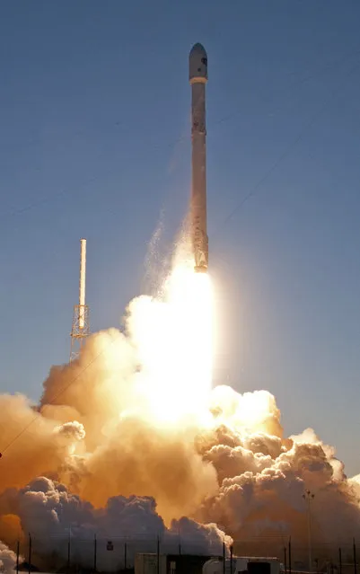 An unmanned Falcon 9 SpaceX rocket lifts off from launch complex 40 at the Cape Canaveral Air Force Station, Wednesday, February 11, 2015, in Cape Canaveral, Fla. (Photo by John Raoux/AP Photo)