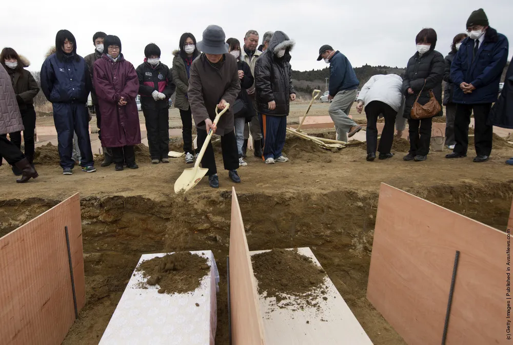 in-japan-bury-victims