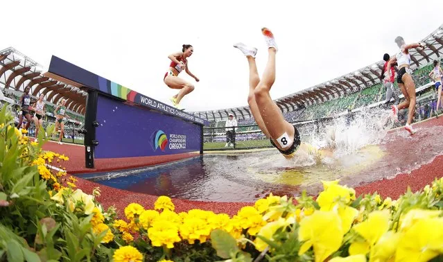 Lea Meyer of Germany falls at the water in the women's 3000m Steeplechase heats at the World Athletics Championships Oregon22 at Hayward Field in Eugene, Oregon, USA, 16 July 2022. (Photo by Robert Ghement/EPA/EFE)
