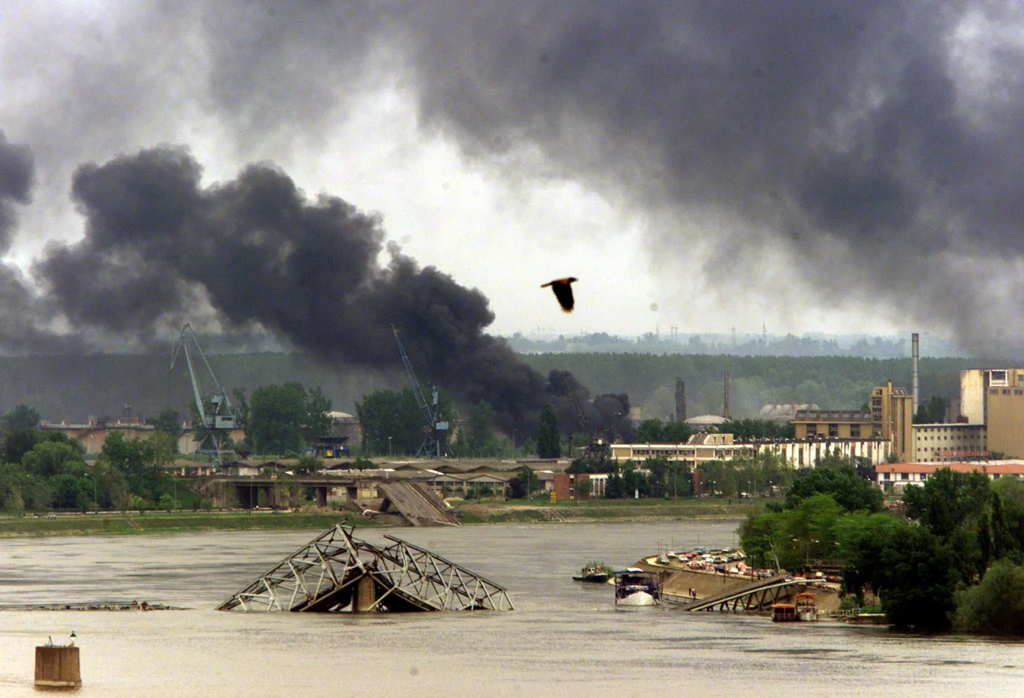 Бомбардировки югославии что произошло. Сербия бомбардировки НАТО 1999. Бомбардировка Сербии войсками НАТО.