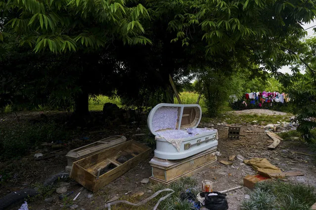 A coffin under construction sits in the backyard of carpenter Chery Jeanne's home in Les Cayes, Thursday, August 19, 2021. Jeanne has built five coffins for earthquake victims since a 7.2 magnitude earthquake struck the southwestern part of the country. (Photo by Fernando Llano/AP Photo)