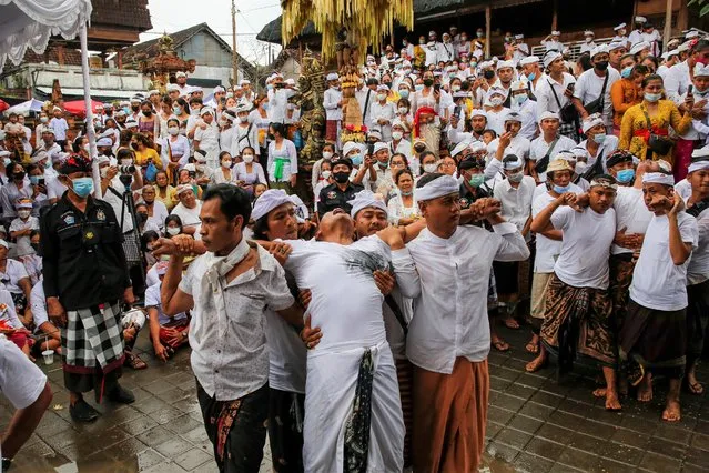 Balinese Hindu men are seen in a trance during the sacred Ngerebong ritual in Bali, Indonesia on November 28, 2021. (Photo by Johannes P. Christo/Reuters)
