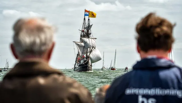 The replica of the Dutch East India Company (VOC) ship Halve Maen (Half Moon) sails in the harbour of Hoorn, the Netherlands, 23 May 2015. Henry Hudson, captain of the VOC, discovered over 400 years ago with the ship Manhattan, where later New Amsterdam was founded, the current New York. (Photo by Remko De Waal/EPA)