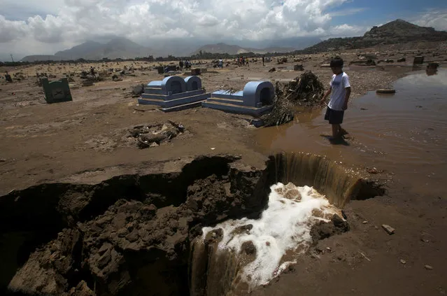 View of a damaged cemetery after rainfall and flood in Trujillo, Peru on March 17, 2017. (Photo by Douglas Juarez/Reuters)