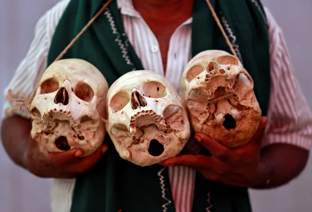 A farmer from Tamil Nadu displays skulls, who he claims are the remains of Tamil farmers who have committed suicide, during a protest demanding a drought-relief package from the federal government, in New Delhi, March 22, 2017. (Photo by Cathal McNaughton/Reuters)