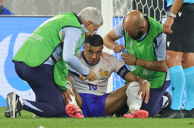 Kylian Mbappe of France injured on the ground during the UEFA EURO 2024 group stage match between Austria and France at Düsseldorf Arena on June 17,2024 in Dusseldorf, Germany.(Photo by Ralf Ibing/Getty Images)