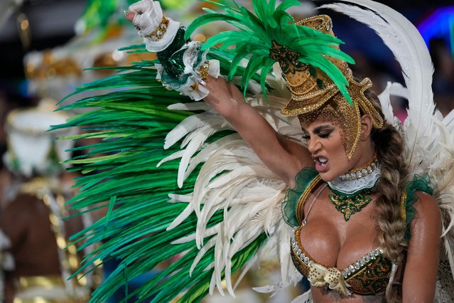A performer from the Mocidade samba school parades during Carnival celebrations at the Sambadrome in Rio de Janeiro, Brazil, Monday, February 20, 2023. (Photo by Silvia Izquierdo/AP Photo)