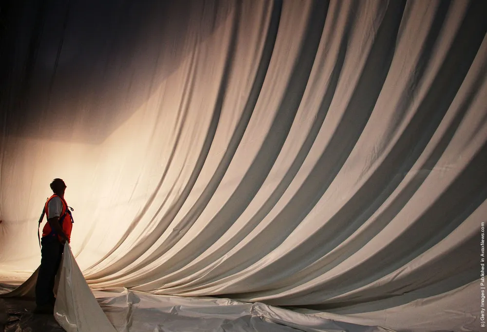 World's Largest Cinema Screen Installed In Darling Harbour