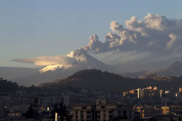 The Cotopaxi volcano, one of the world's most active volcanoes, spews ash and smoke as seen from Quito, Ecuador, August 22, 2015. The Geophysical Institute reported that the volcano, which has had sporadic activity since last week, entered an active state of eruption on Friday after a 530 am (10:30 GMT) tremor. (Photo by Guillermo Granja/Reuters)