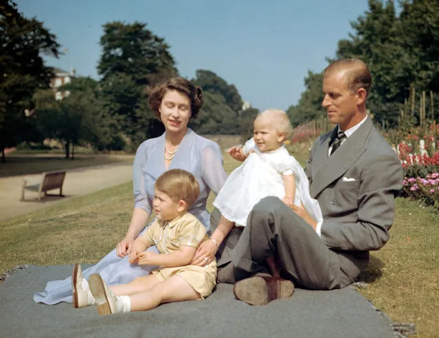 Britain's Princess Elizabeth, later Queen Elizabeth II, Prince Philip and their children Prince Charles and Princess Anne on the lawn at Clarence House, London, August 8, 1951. (Photo by AP Photo/Worth)