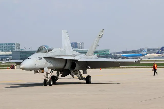 A F/A 18C (VFA - 106) from Naval Air Station, Oceana in Virginia sits on the tarmac during media day for the Canadian International Air Show at Pearson Airport in Toronto, Ontario, September 3, 2015. (Photo by Louis Nastro/Reuters)