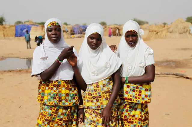 Girls pose for pictures at the Boudouri site for displaced persons outside the town of Diffa in southeastern Niger June 18, 2016. (Photo by Luc Gnago/Reuters)