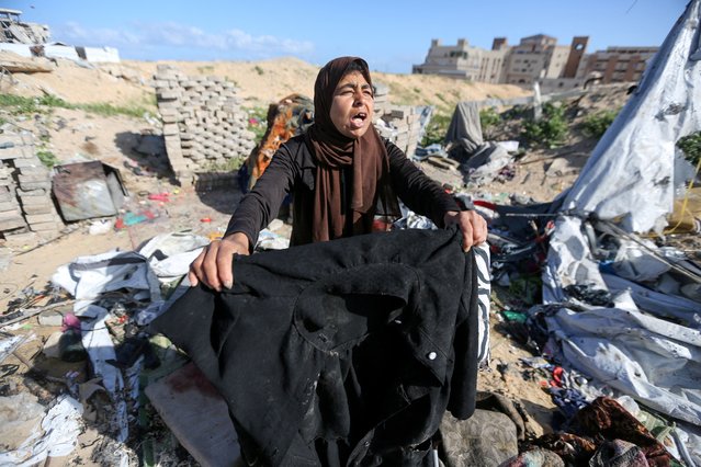 A Palestinian woman inspects the site of an Israeli strike on a tent housing displaced people, in Khan Younis, in the southern Gaza Strip, on March 19, 2025. (Photo by Hatem Khaled/Reuters)
