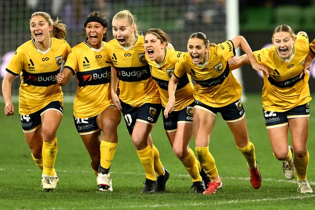 Central Coast Mariners celebrate after winning a penalty shoot out to win the A-League Women's Grand Final between Melbourne Victory and the Central Coast Mariners at AAMI Park on May 18, 2025, in Melbourne, Australia. (Photo by Quinn Rooney/Getty Images)