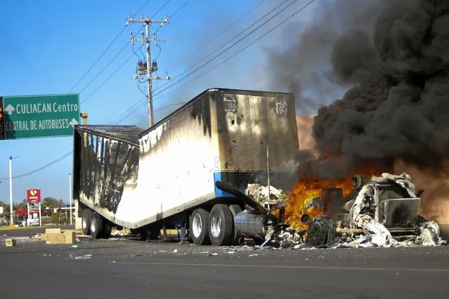 A truck burns on a street in Culiacan, Sinaloa state, Thursday, January 5, 2023. Mexican security forces captured Ovidio Guzmán, an alleged drug trafficker wanted by the United States and one of the sons of former Sinaloa cartel boss Joaquín “El Chapo” Guzmán, in a pre-dawn operation Thursday that set off gunfights and roadblocks across the western state’s capital. (Photo by Martin Urista/AP Photo)