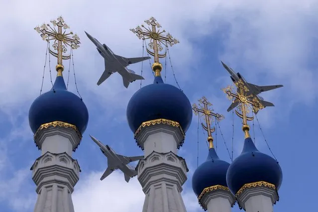 Russian Tu-22M3 bombers fly in formation above a church during a rehearsal for the flypast, which is part of a military parade marking the anniversary of the victory over Nazi Germany in World War Two, in Moscow, Russia on May 4, 2022. (Photo by Maxim Shemetov/Reuters)