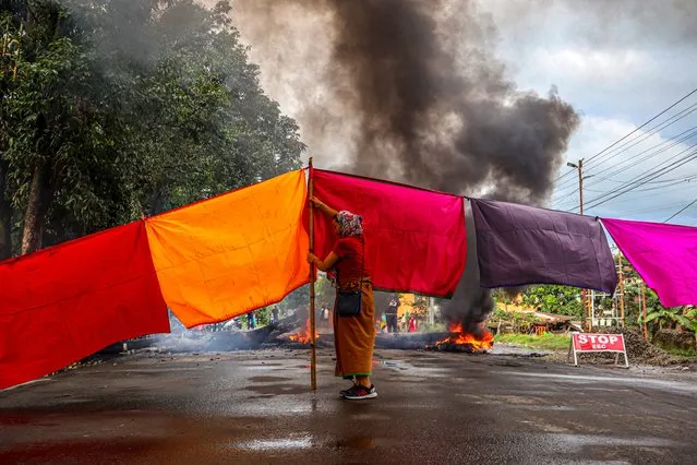 A woman protester blocks a road during 48-hour general strike in Imphal on September 19, 2023, as they demand restoration of peace in India's northeastern state of Manipur after ethnic violence. (Photo by AFP Photo/Stringer)