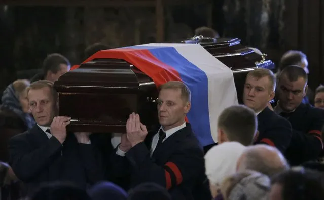 Personnel carry the coffin containing the body of Russian ambassador to Turkey Andrei Karlov, who was shot dead by an off-duty policeman while delivering a speech in an Ankara art gallery on December 19, during a memorial service at the Christ the Savior Cathedral in Moscow, Russia December 22, 2016. (Photo by Maxim Shemetov/Reuters)