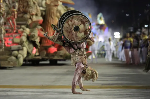 A performer on a wheelchair from Uniao da Ilha samba school, walks on his hands during the Carnival celebrations at the Sambadrome in Rio de Janeiro, Brazil, Sunday, February 7, 2016. (Photo by Leo Correa/AP Photo)