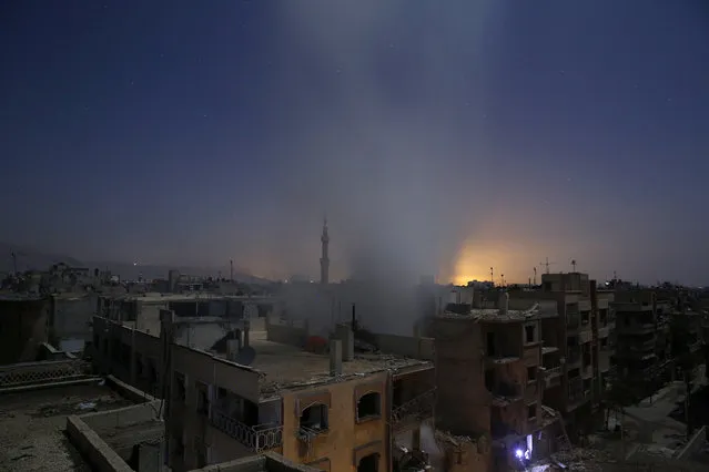 “Aftermath of Airstrikes in Syria”. Spot News, first prize stories. Sameer Al-Doumy, Syria, AFP. Smoke rises from a building following reported shelling by Syrian government forces in Douma, Syria, October 30, 2015. Douma, a rebel-held city in a suburb of the capital Damascus, lies in the opposition bastion area of Eastern Ghouta and has been subject to massive regime aerial bombardment. (Photo by Sameer Al-Doumy/World Press Photo Contest)