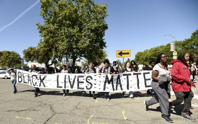 About fifty demonstrators march to protest police violence against minorities in Oakland April 14, 2015. (Photo by Noah Berger/Reuters)