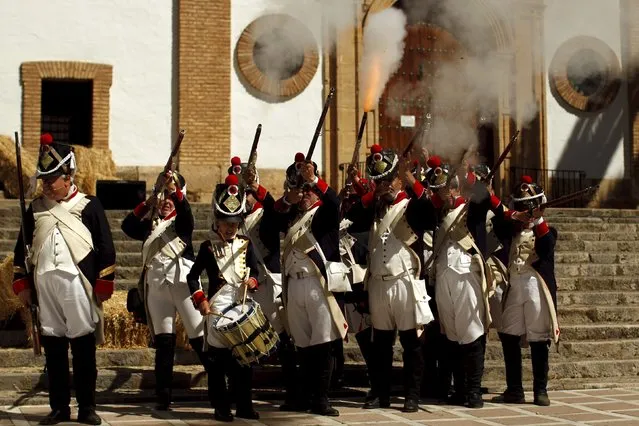 Members of a historical battle re-enactment group dressed in early nineteenth century French army uniforms participate in a Spanish Independence War battle re-enactment during the third edition of “Ronda Romantica” (Romantic Ronda) in Ronda, southern Spain, May 16, 2015. (Photo by Jon Nazca/Reuters)