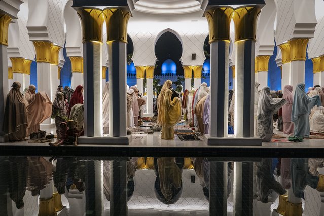 Indonesian Muslims perform Tarawih prayers to mark the start of the holy month of Ramadan at the Sheikh Zayed Solo Grand Mosque on March 22, 2023 in Solo City, Indonesia. Indonesia, which has the world's largest Muslim population, marked the beginning of Ramadan on Thursday with Tarawih prayers. (Photo by Ulet Ifansasti/Getty Images)