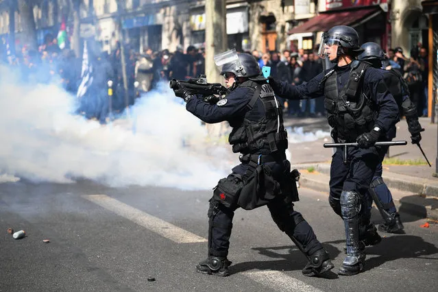 Demonstrators confront police on the annual May Day worker's march on May 1, 2017 in Paris, France. Police dealt with violent scenes in central Paris during the rally held close to the Place de la Bastille, where protestors shouted 'Fascists out!'. (Photo by Jeff J. Mitchell/Getty Images)