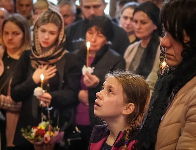 Daughter Sofiia of Ukrainian serviceman Ruslan Borovyk, who was killed in a battle amid Russia's attack on Ukraine, reacts as she attends his memorial service in Mikhailovsky Zlatoverkhy Cathedral (St. Michael's Golden-Domed Cathedral) in central Kyiv, Ukraine on May 4, 2022. (Photo by Gleb Garanich/Reuters)