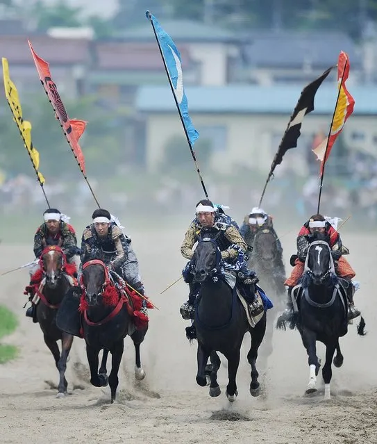 Local people in samurai armor race horses during the annual Soma Nomaoi Festival in Minamisoma, Fukushima Prefecture, on July 29, 2012. Some 400 horses and thousands of people took part in the 1,000-year-old “Soma Nomaoi”, or wild horse chase, at the weekend in the shadow of Japan's crippled Fukushima nuclear plant. (Photo by Toru Yamanaka/AFP Photo)