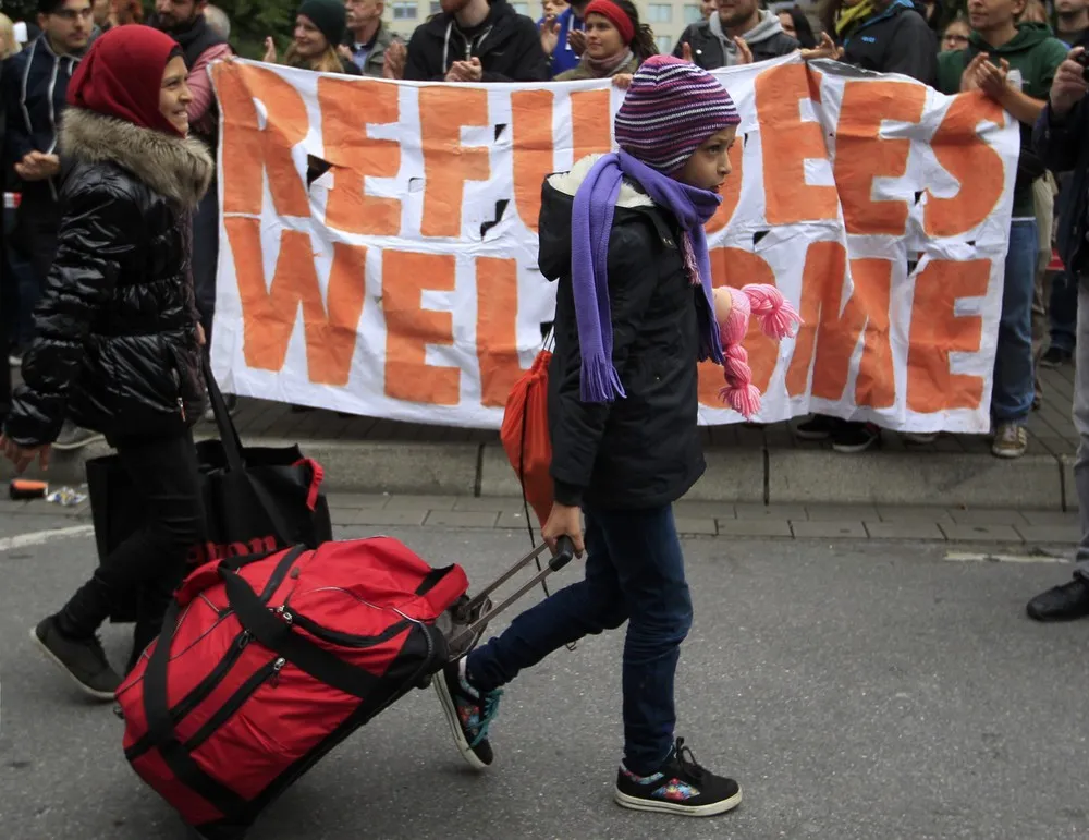 Young Migrants (100+ Photos)